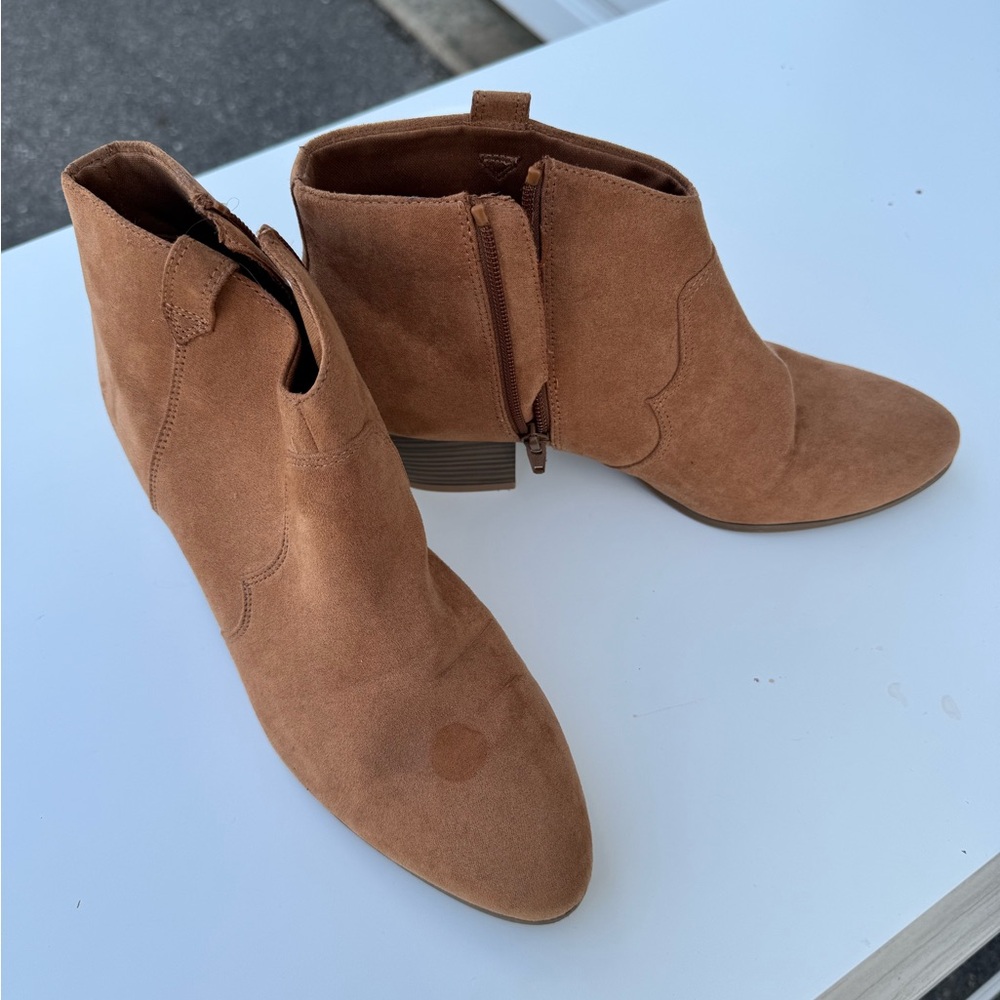 Old Navy Faux Suede Tan Western Ankle Boots - Size: 9.5